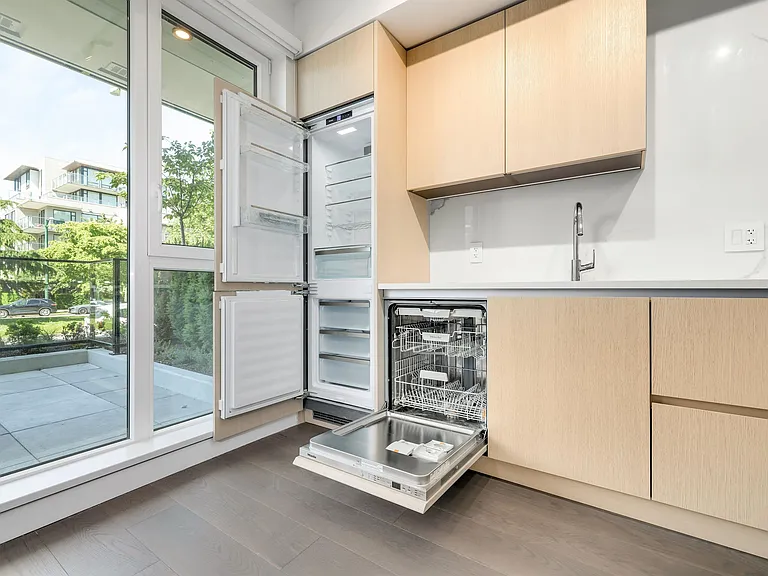 5168 Cambie St #113 — Photo 4