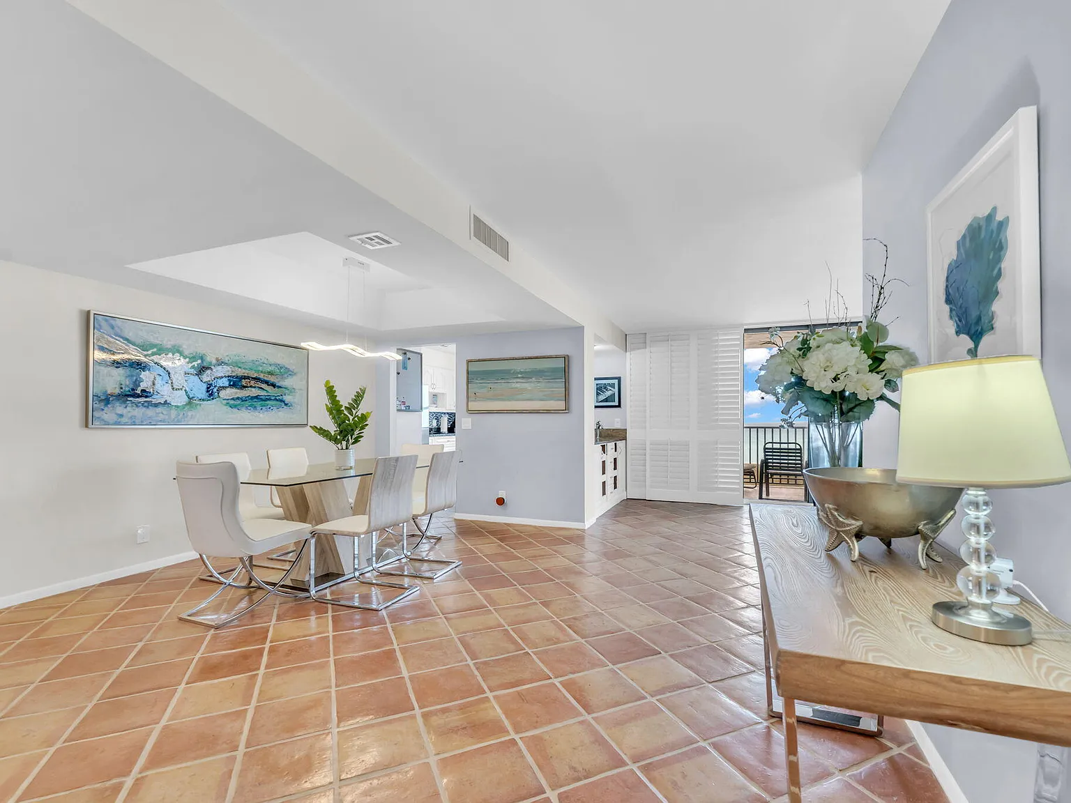 2 bed, 2.0 bath, 1637 sqft, $12,500 — Photo 3