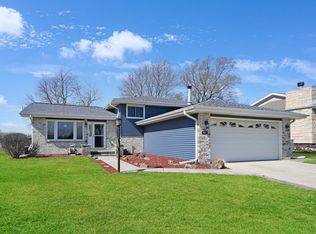 1901 Sybil Dr, Crest Hill, IL 60403