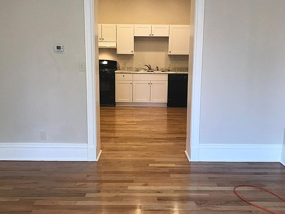 3rd image of 4450 Oakland Ave #1F
