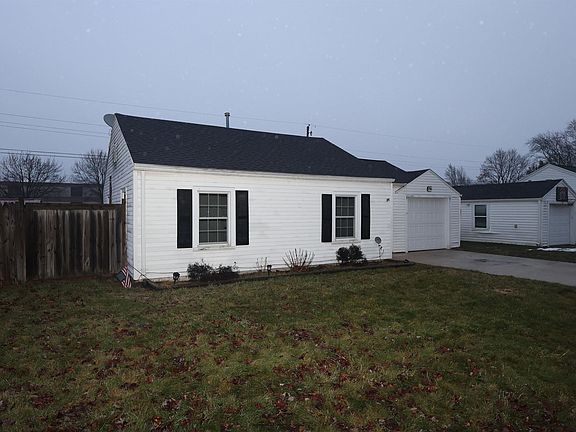 2nd image of 216 E Emerald St