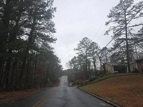 4th image of 110 Thornwood Dr SW