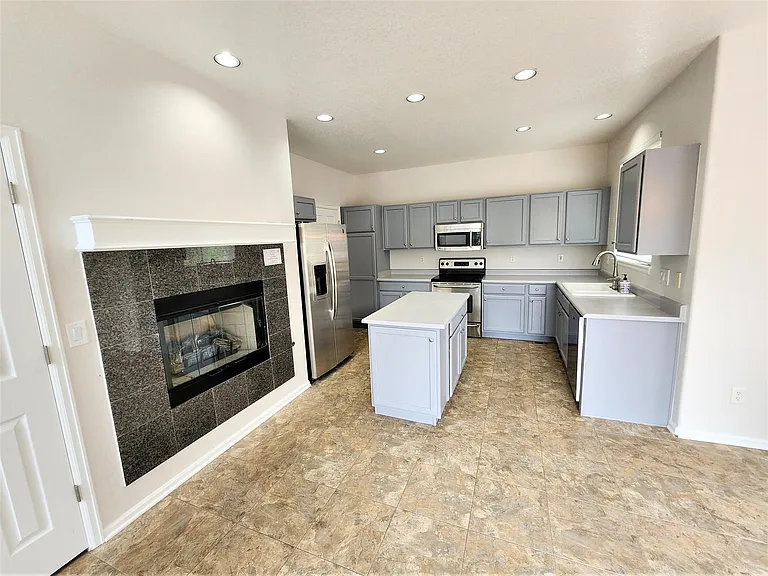 10639 Cherrybrook Cir — Photo 4