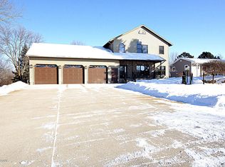 1812 Oak Knoll Dr NE, Alexandria, MN 56308