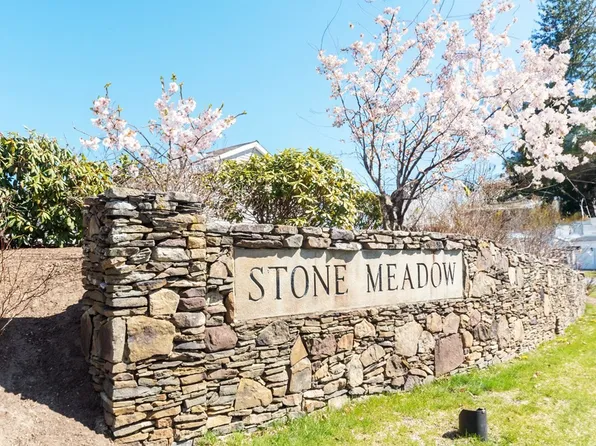 26 Stonemeadow Dr, Bridgewater, MA 02324