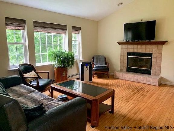2nd image of 8 Kayleigh Dr