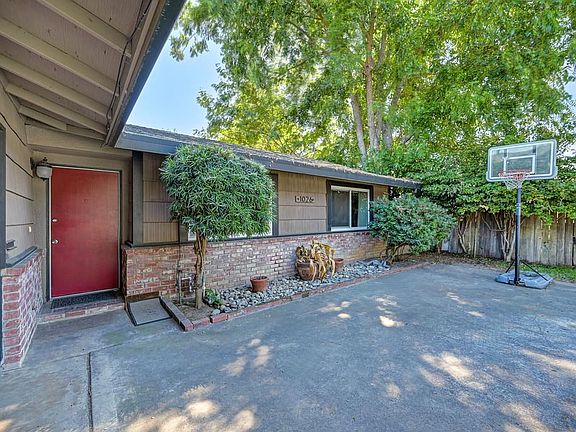 3rd image of 1026 W El Camino Ave