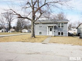 901 E Cleveland St, Taylorville, IL 62568