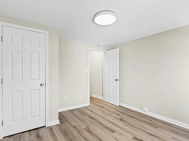 1118 W Hamburg St #MAIN — Photo 10