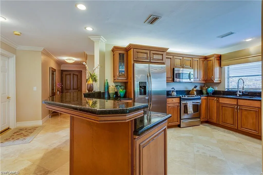 3 bed, 2.0 bath, 1411 sqft, $5,500 — Photo 1