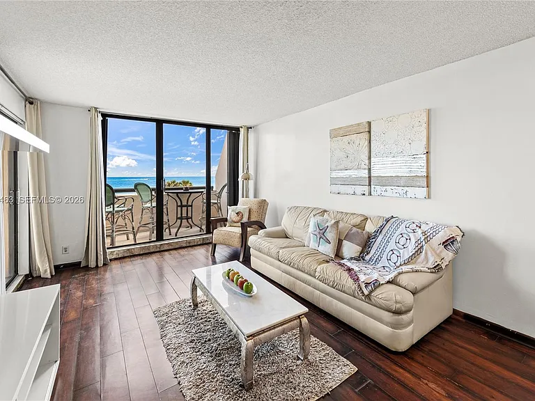 2555 Collins Ave #403 — Photo 6