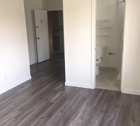 5th image of 5101 Melrose Ave APT 2