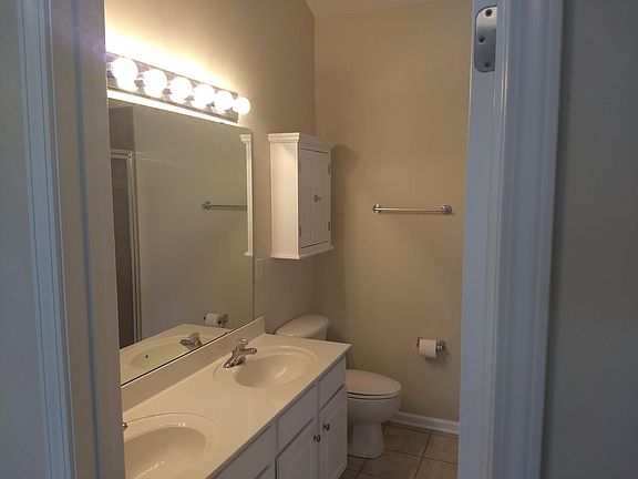 4th image of 1020 Woodglen Ln