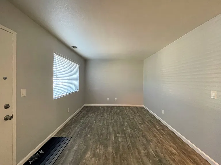 2601 Delano Ave — Photo 9