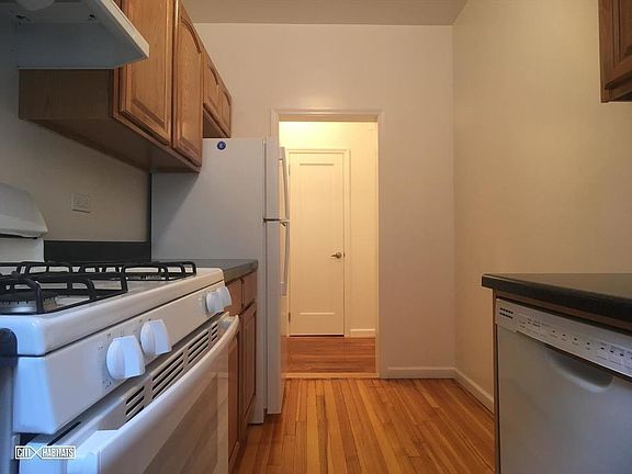 2nd image of 3121 29th St APT 1C