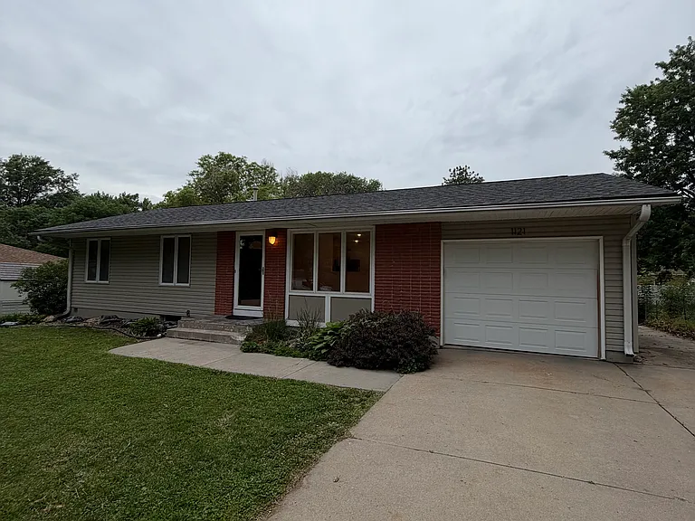 1121 Driftwood Dr — Photo 1