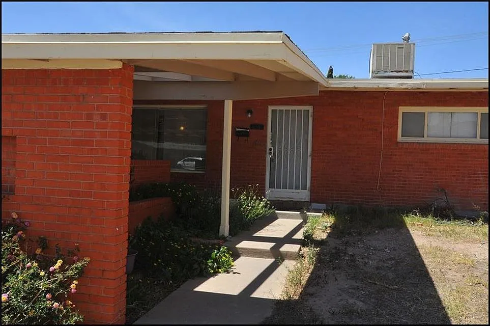 4 bed, 1950 sqft, $1,850 — Photo 1