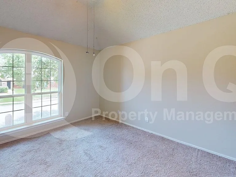 2209 Meadowstone Dr — Photo 14