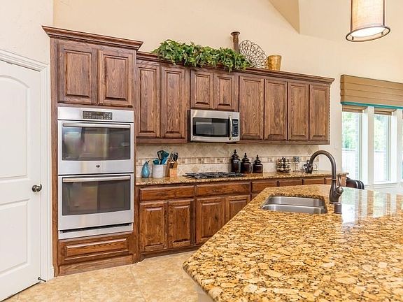 4th image of 4081 Water Park Cir
