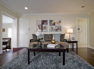 2410 W Chandler Blvd, Burbank, CA 91506