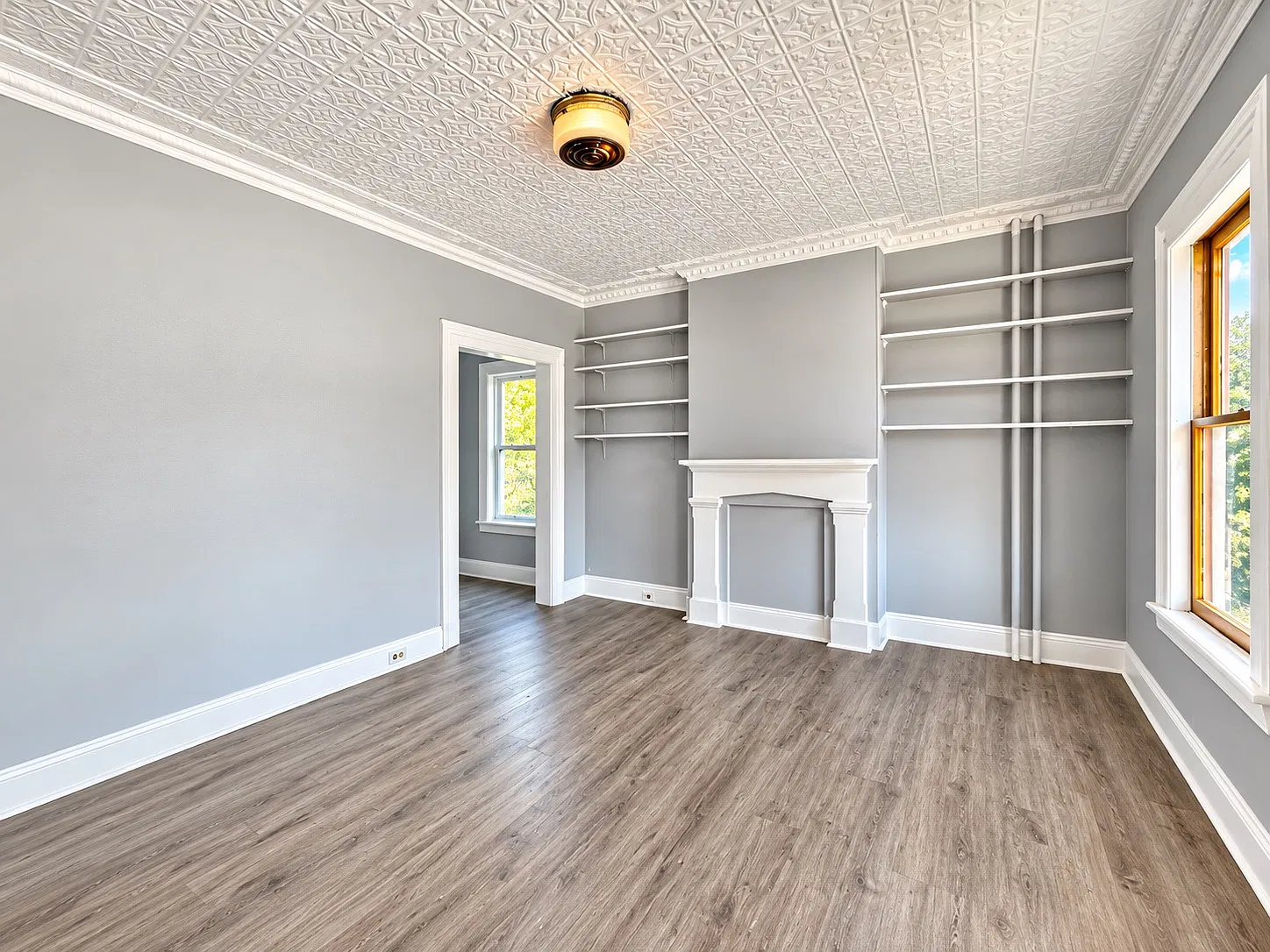 3 bed, 900 sqft, $1,800 — Photo 2