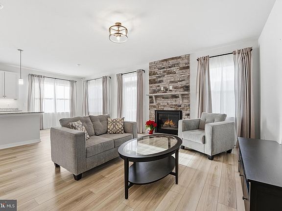 3rd image of 2156 Berwick Dr