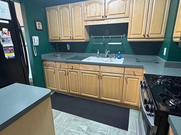 3rd image of 284 W Eagle Lake Dr