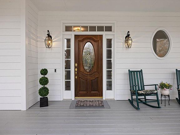 3rd image of 129 Berry Hill Dr