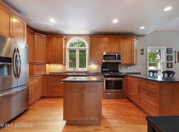 3rd image of 8536 Georgiana Ave