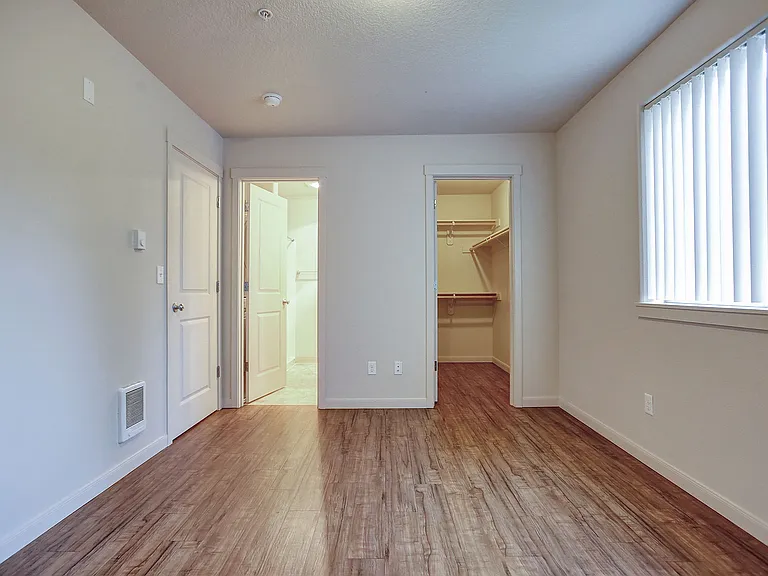 Riva Courtyard Apartments — Photo 9