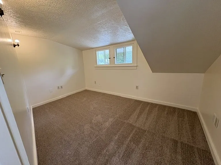 1282 Sawyer Ave — Photo 8