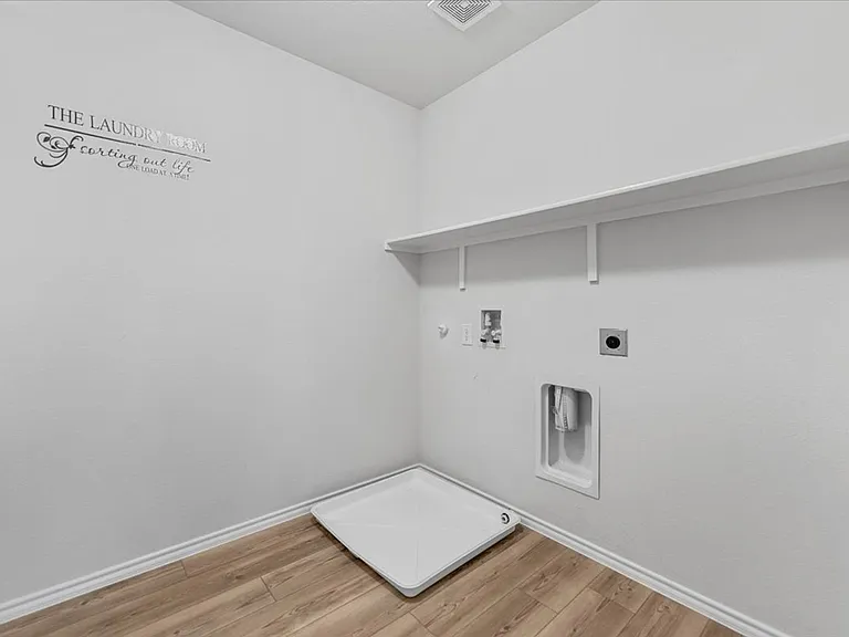 445 Grenada Lake Dr — Photo 32
