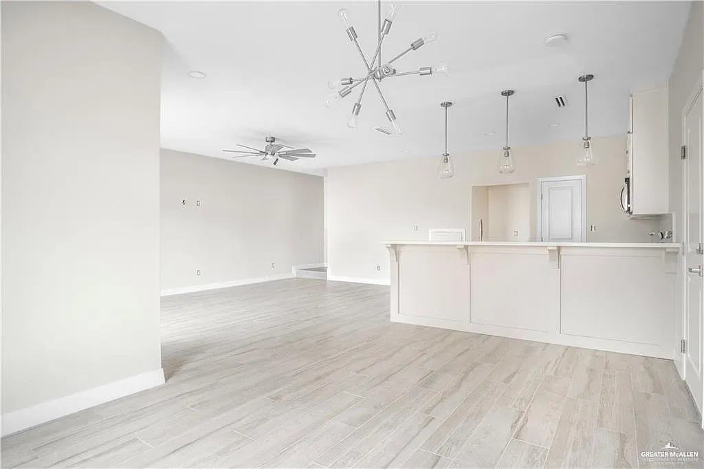 3 bed, 2.5 bath, 1656 sqft, $2,300 — Photo 2