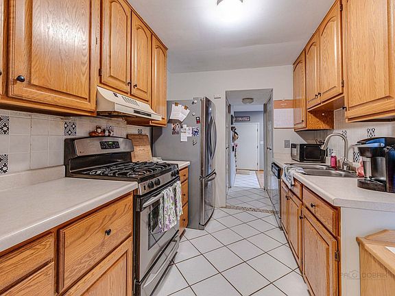3rd image of 14 Pioneer Park Pl