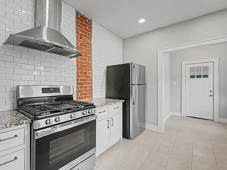 1308 W Easton St — Photo 10