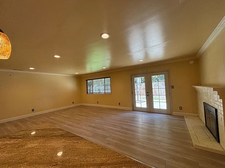 401 Klamath Dr — Photo 7