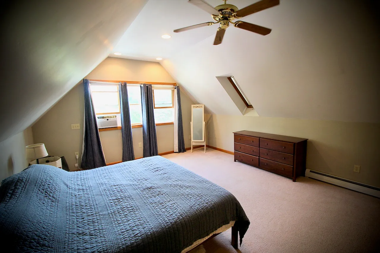 3 bed, 2.5 bath, 2300 sqft, $2,500 — Photo 4