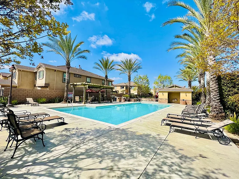 2758 Lavender St — Photo 37