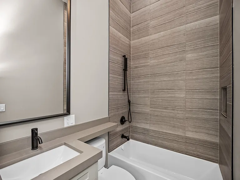 6556 S Minerva Ave #1W — Photo 5