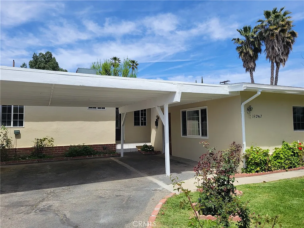 5 bed, 2200 sqft, $4,500 — Photo 2