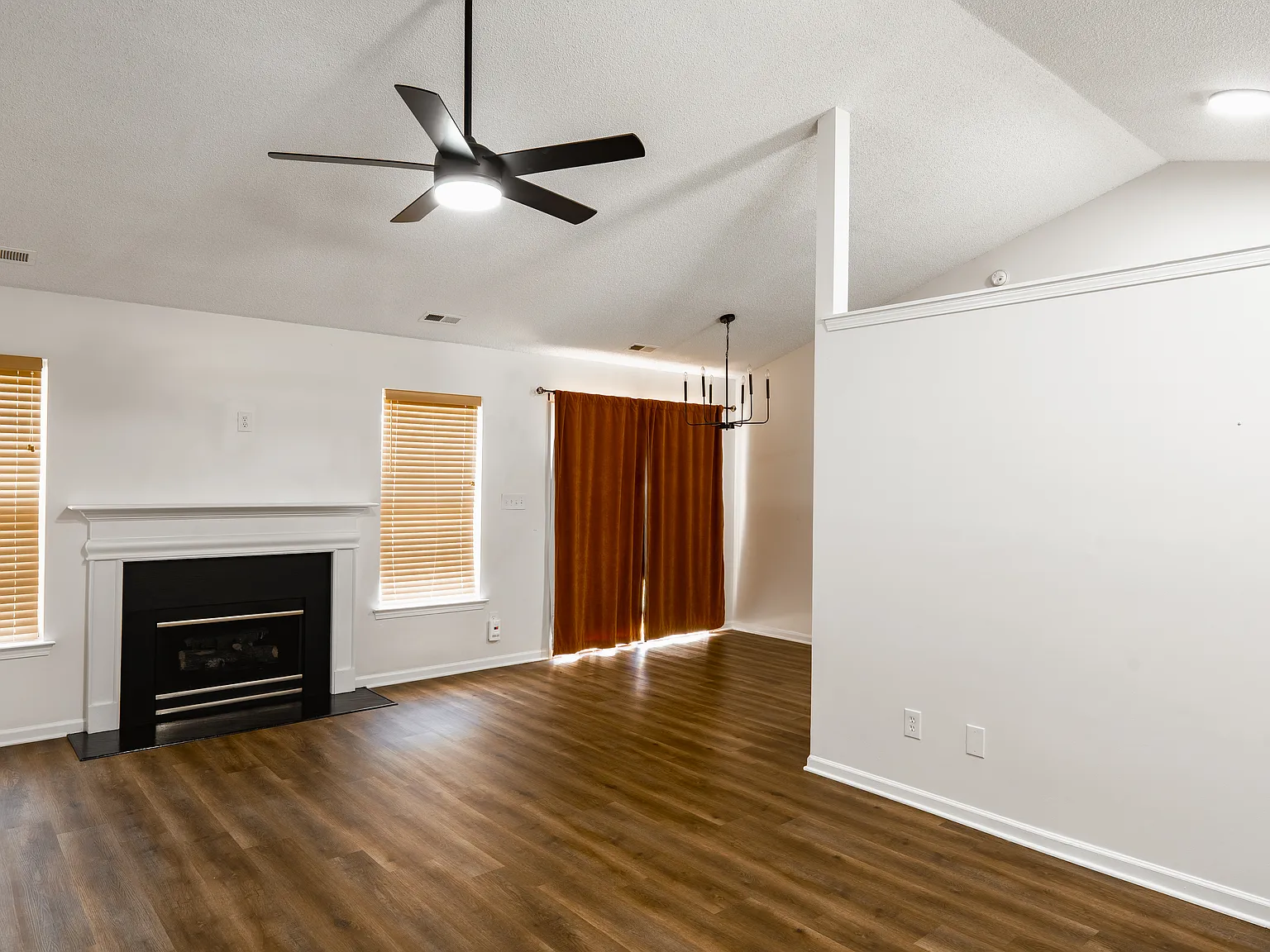 3 bed, 1293 sqft, $2,100 — Photo 4