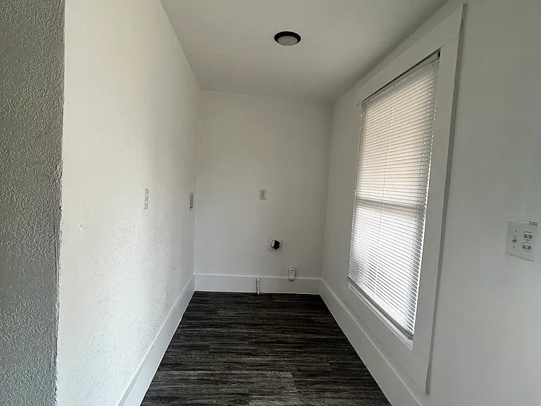 700 NE 6th St — Photo 18