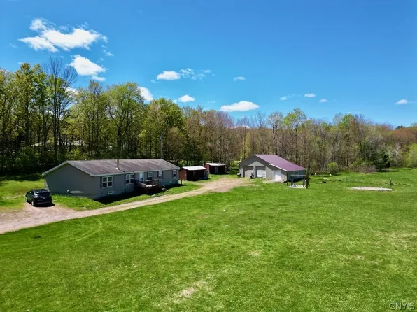 7 Beach Rd, Camden, NY 13316