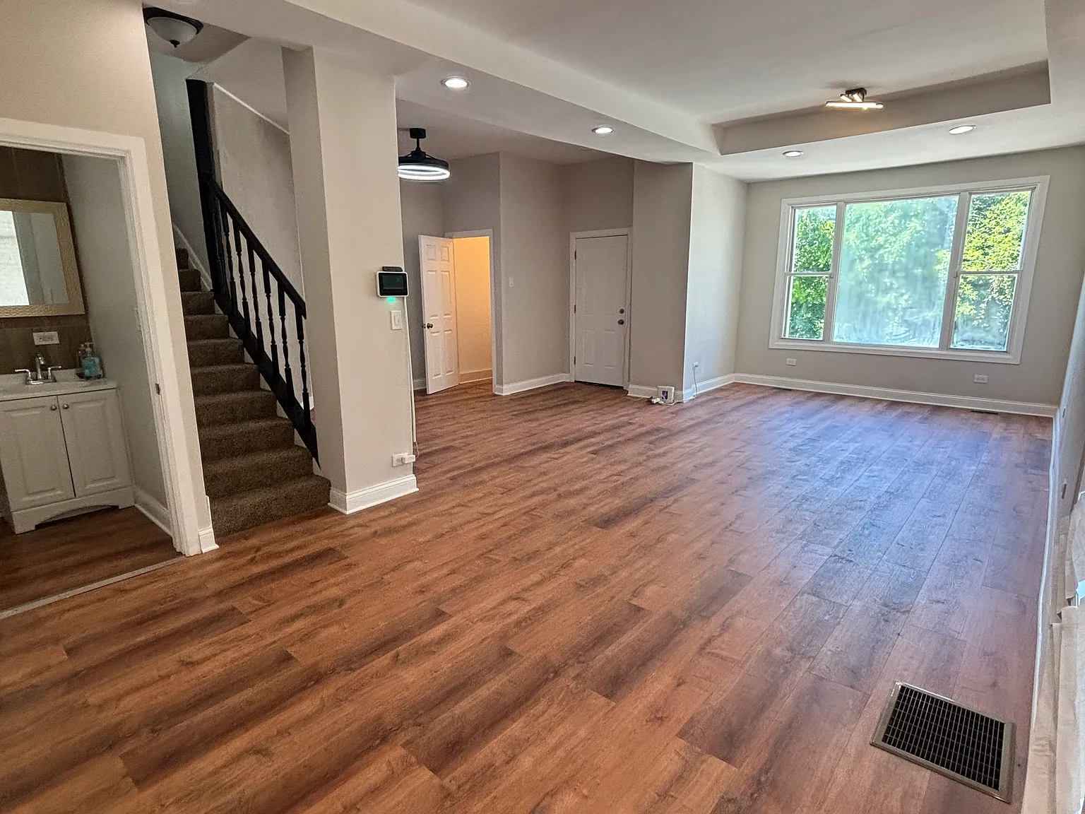 3 bed, 1.5 bath, 2016 sqft, $2,500 — Photo 2