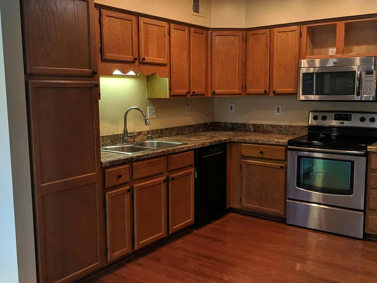 1506 Helmridge Ct — Photo 5