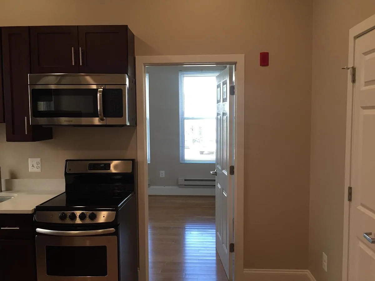 1 bed, $1,330 — Photo 2