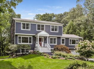 6 Round Hill Dr, Danbury, CT 06811