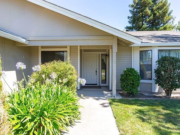3rd image of 120 Blue Water Cir