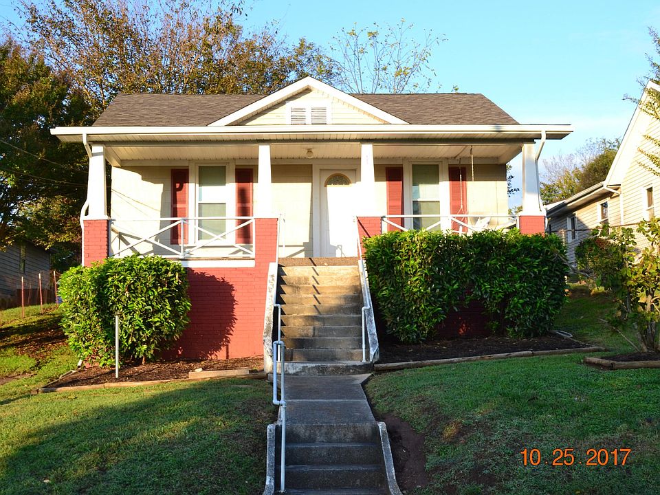 1st image of 2015 NE Clay St