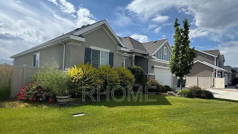 7 bed, 3.5 bath, 3743 sqft, $4,349 — Photo 3